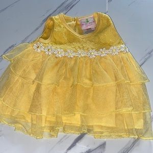 Duck Duck Goose baby girl yellow dress with daisy flower belt accent Sz 6-9mo